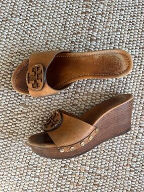 Tory Burch Camel Leather Logo Studded Wedge Slides 7.5
